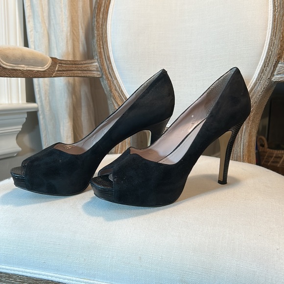 NINE WEST Black Suede Platform Peep toe Stiletto High Heel Pump Size 9.5 - Picture 3 of 11